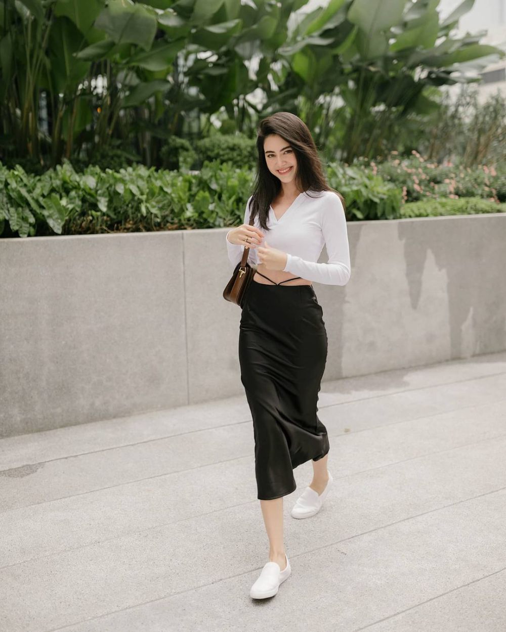 8 Referensi Outfit Davika Hoorne, Gaya Classy-nya Effortless