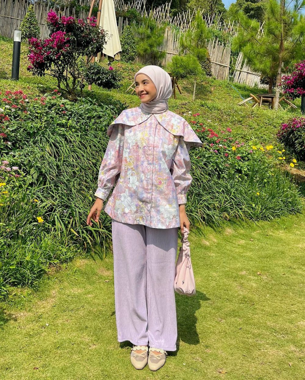 9 Ide Daily Outfit ala Nabila Ishma, Kesan Simple Elegan!