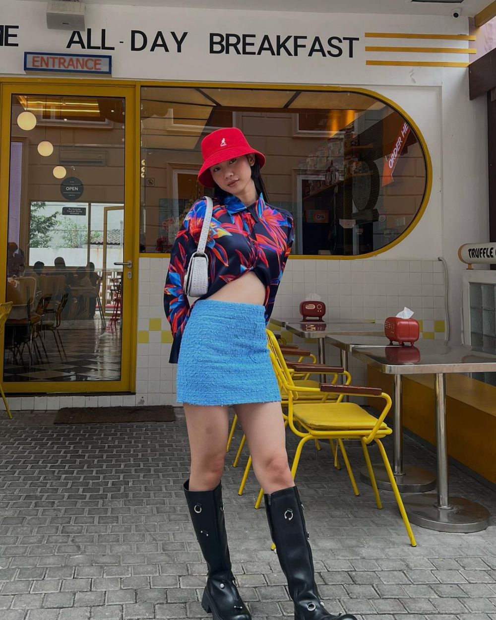 8 Inspirasi Mix and Match Outfit Helen Hiu, Modis ala Model