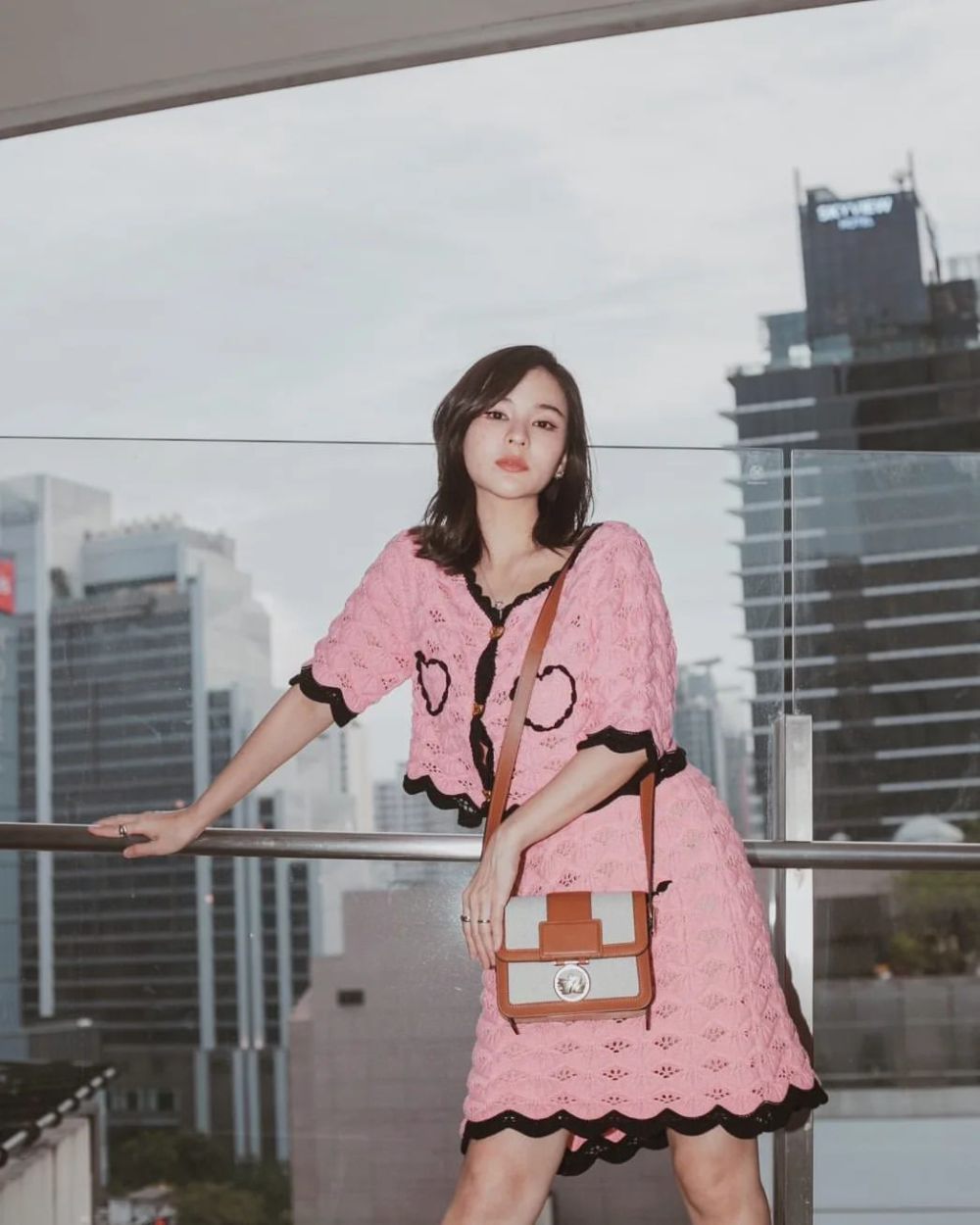 8 Outfit Simpel Aom Sushar, Modis Pakai Ragam One Set