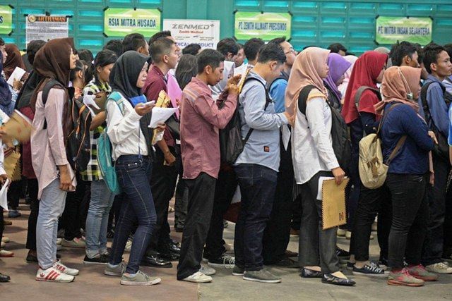 Lulusan SMK dan PT Banyak Nganggur, Pencari Kerja Serbu Job Fair NTB