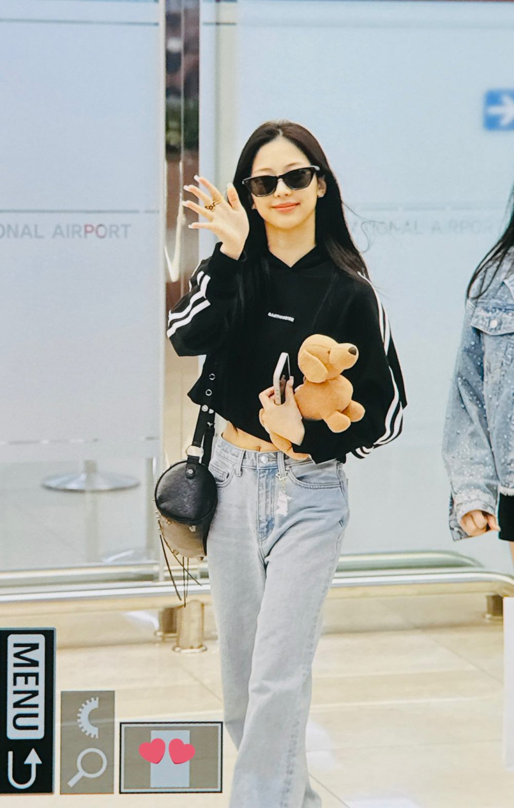 8 Gaya Airport Fashion ala Ruka BABYMONSTER, Modis Maksimal!