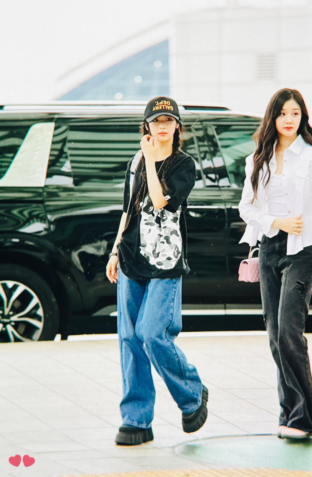 8 Gaya Airport Fashion ala Ruka BABYMONSTER, Modis Maksimal!