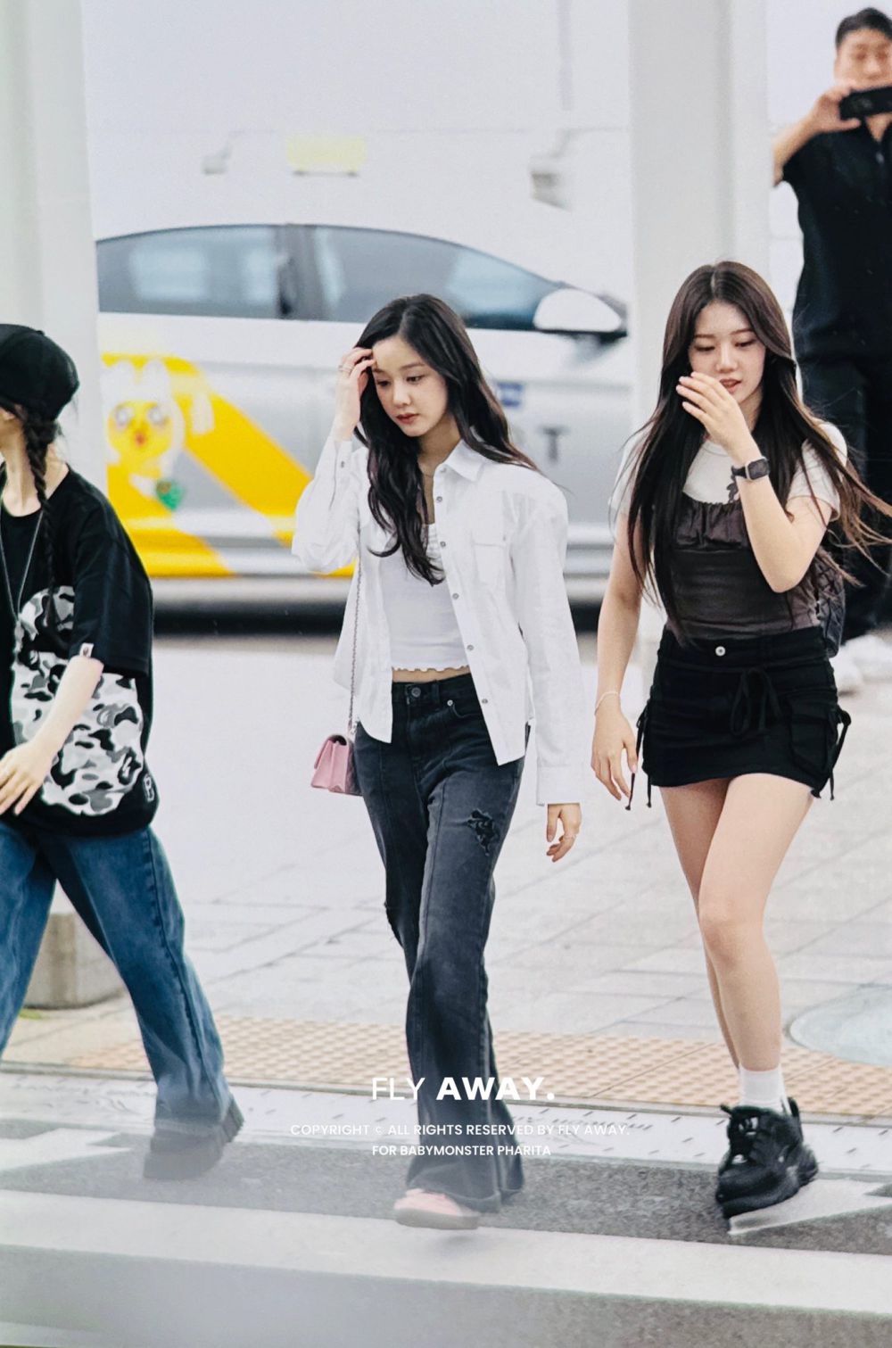 8 Gaya Airport Outfit ala Pharita BABYMONSTER, Trendy khas Gen Z!