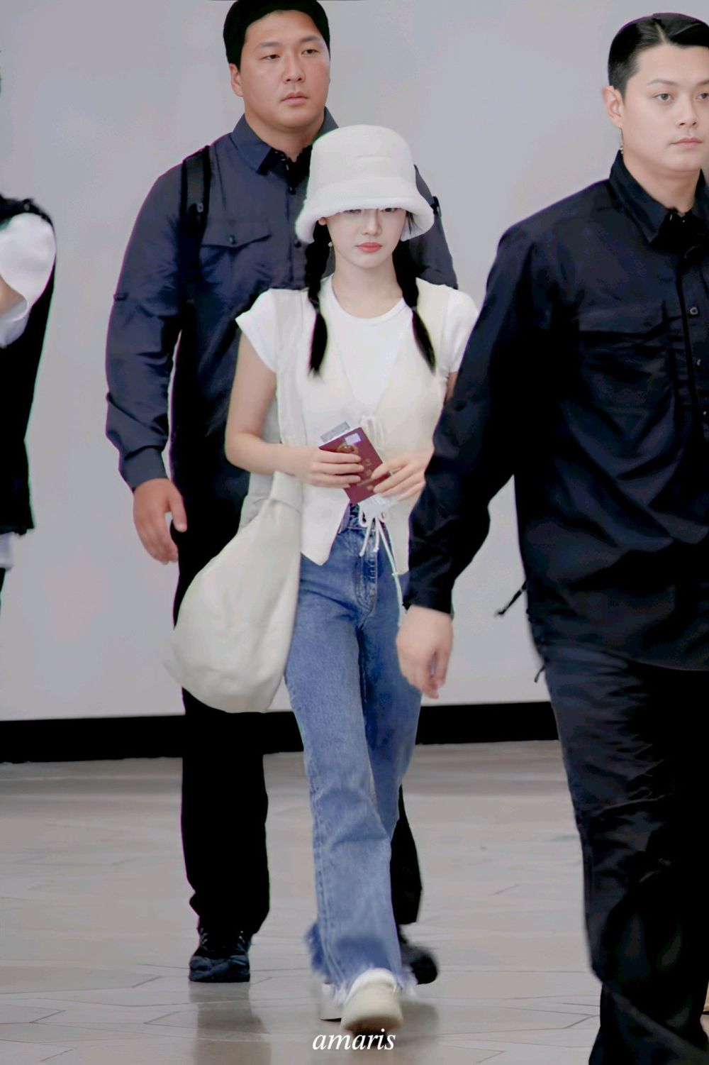 12 Airport Outfit ala NingNing aespa, Comfy Gaya Kasual!