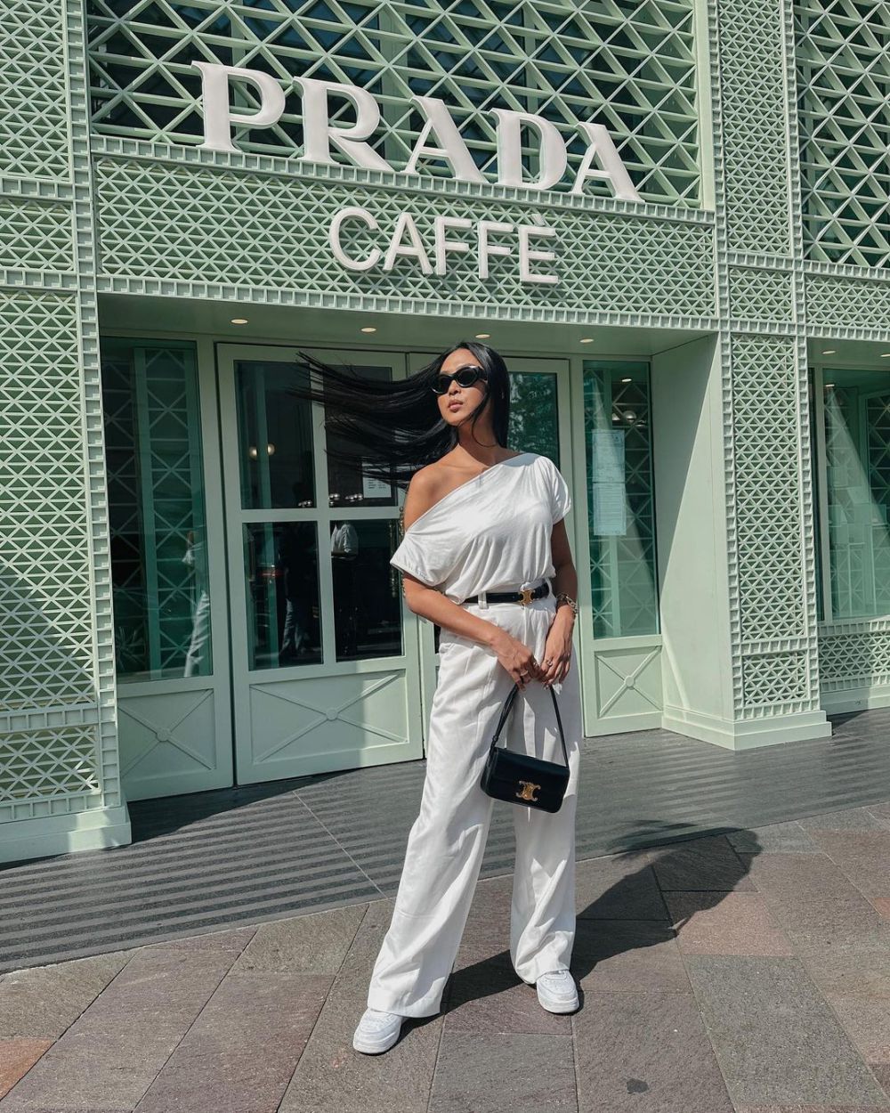 10 Gaya OOTD Hangout ala Maria Rahajeng, Selalu On Point!