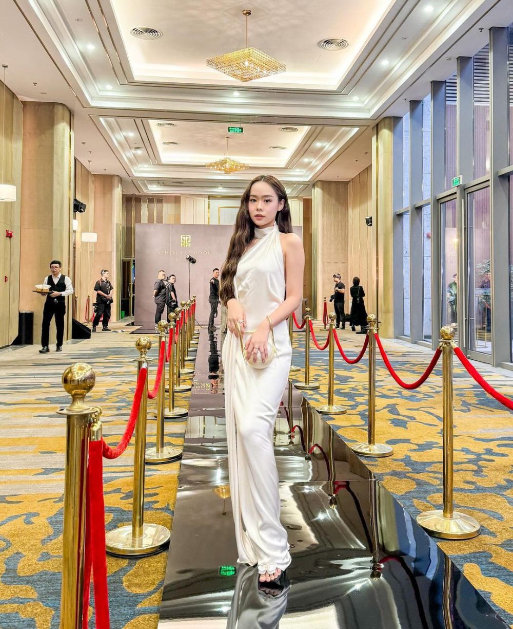 7 Koleksi White Dress ala Cindy Utama, Pretty and Classy!