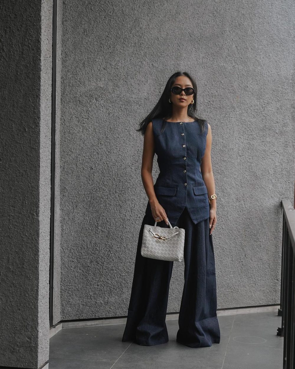 10 Gaya OOTD Hangout ala Maria Rahajeng, Selalu On Point!