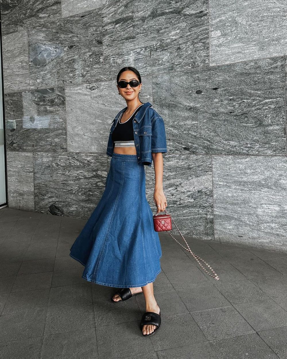 10 Gaya OOTD Hangout ala Maria Rahajeng, Selalu On Point!