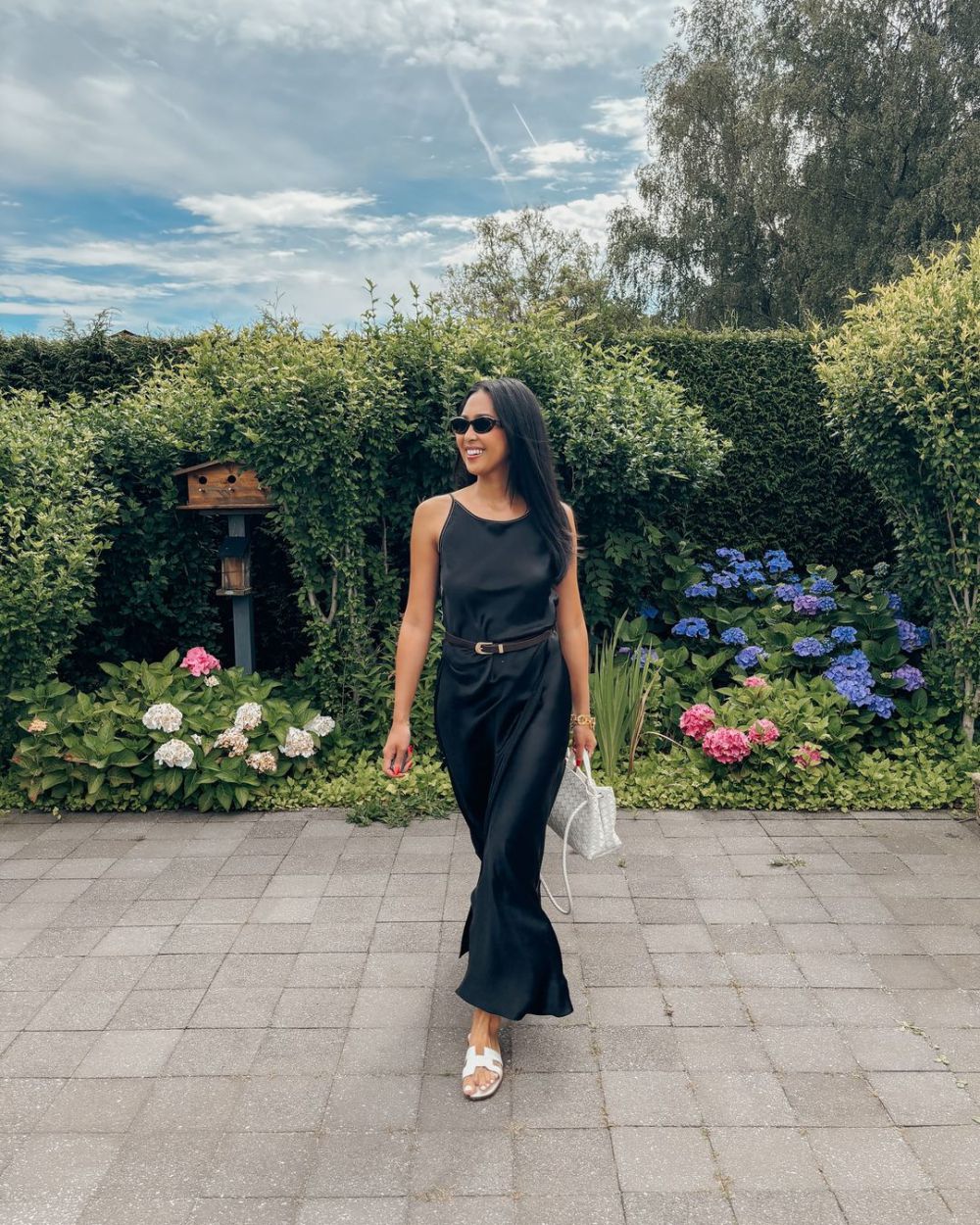 9 Inspirasi Black Outfit ala Maria Rahajeng, Stunning Abis!