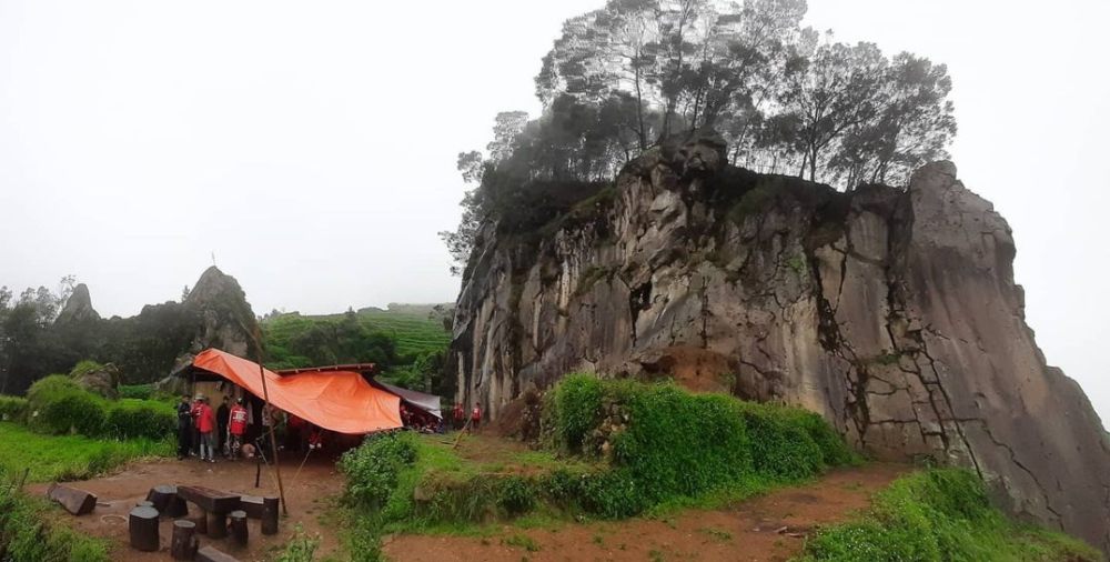 Info Lokasi Panjat Tebing Watu Gribig di Wonosobo, View Telaga Warna