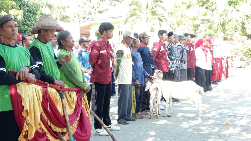 Kambing dan Cangkul Meriahkan Upacara HUT RI di Magetan