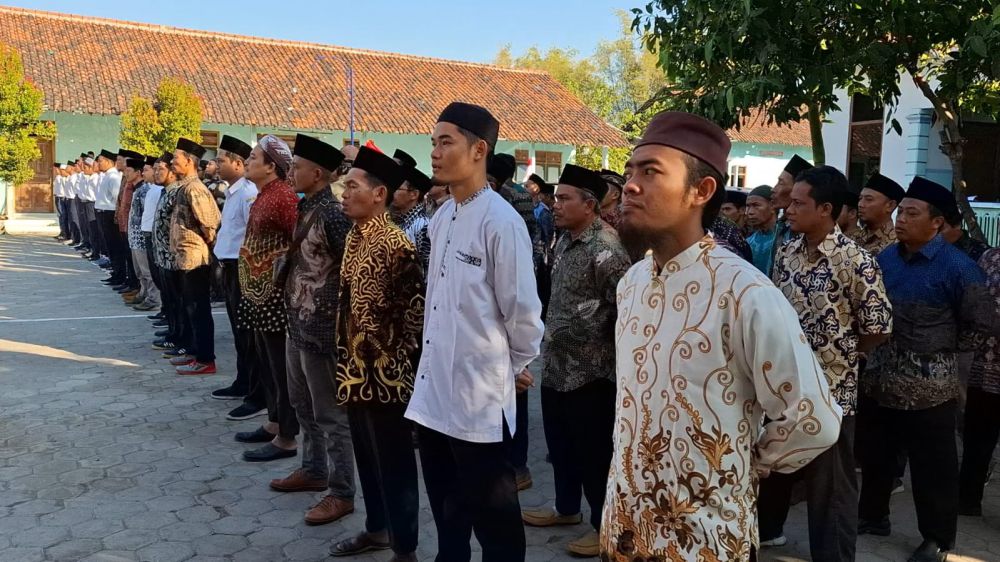 Ratusan Eks JI Gelar Upacara HUT RI di Ponpes Al-Ihsan Madiun