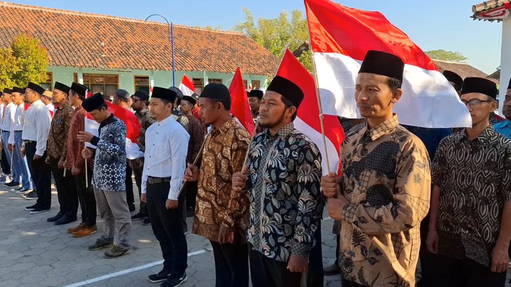 Ratusan Eks JI Gelar Upacara HUT RI di Ponpes Al-Ihsan Madiun