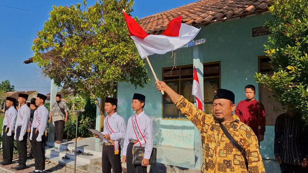 Ratusan Eks JI Gelar Upacara HUT RI di Ponpes Al-Ihsan Madiun