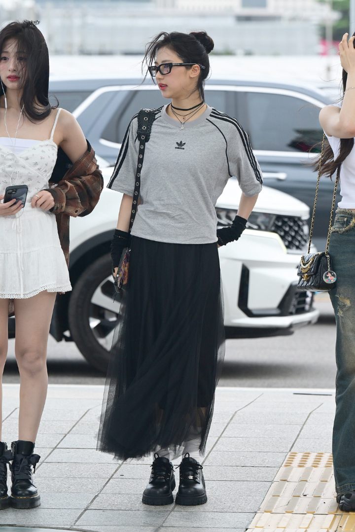 8 Gaya Airport Fashion ala Ruka BABYMONSTER, Modis Maksimal!