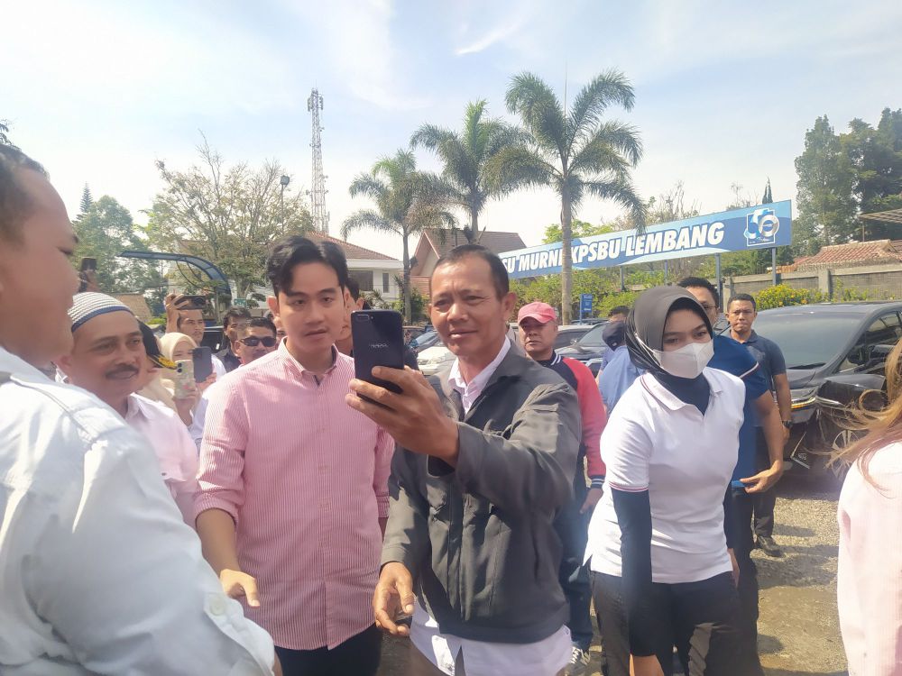 Blusukan ke Lembang, Gibran Bicara Susu Lokal Gratis