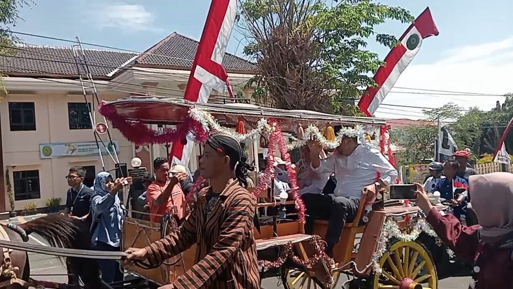 Hari ke-2 Pendaftaran, Paslon Nanik-Suyatni Daftar ke KPU Magetan