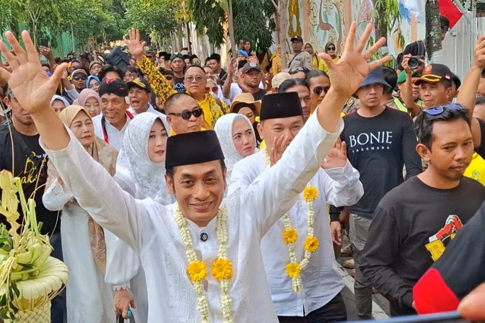 Pasangan Bonus Mendaftar ke KPU Kota Madiun di Hari Terakhir