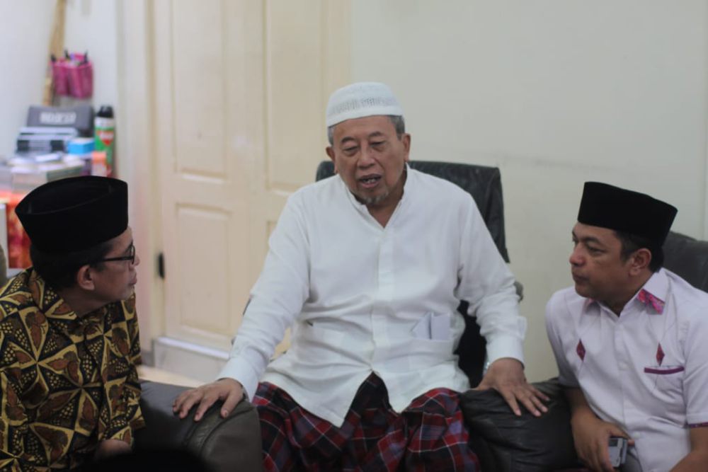 Dampingi Risma, Gus Hans Minta Restu Kiai Sepuh Darul Ulum Jombang