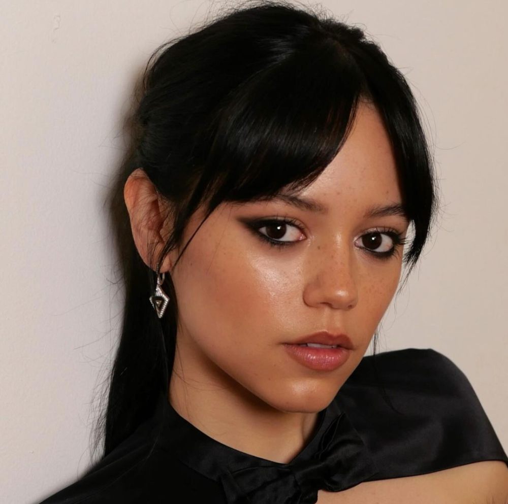 7 Inspirasi Makeup Gothic Ala Jenna Ortega untuk Halloween, Stunning