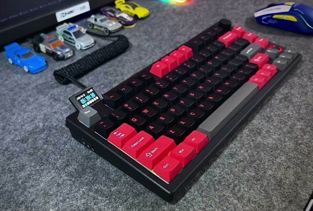 5 Rekomendasi Keyboard yang Dilengkapi LCD, Performa Mumpuni!