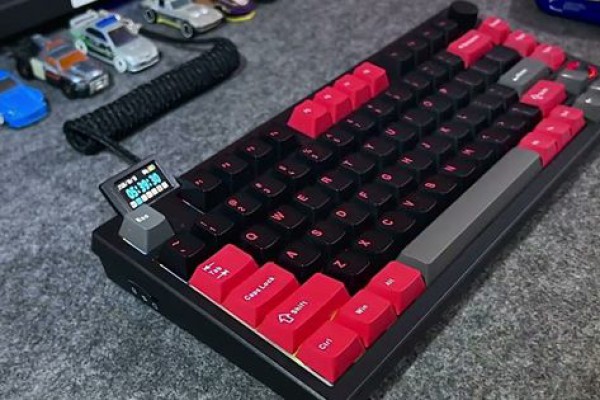 5 Rekomendasi Keyboard yang Dilengkapi LCD, Performa Mumpuni!