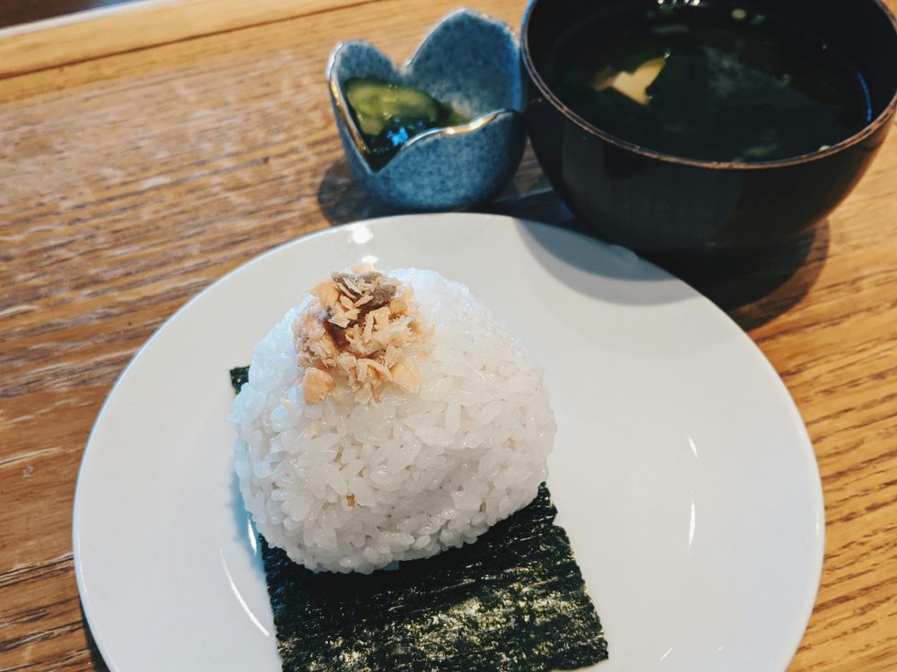 5 Alasan Mengapa Orang Jepang Begitu Suka pada Onigiri