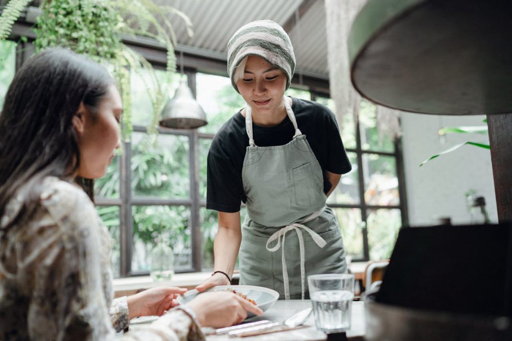 6 Tips Memilih Tempat Makan Bareng Teman, Biar Nongkrong Makin Asyik