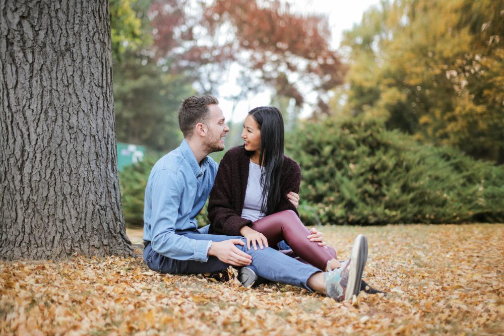 5 Zodiak yang Senang Pamer Kemesraan di Depan Umum, So Sweet