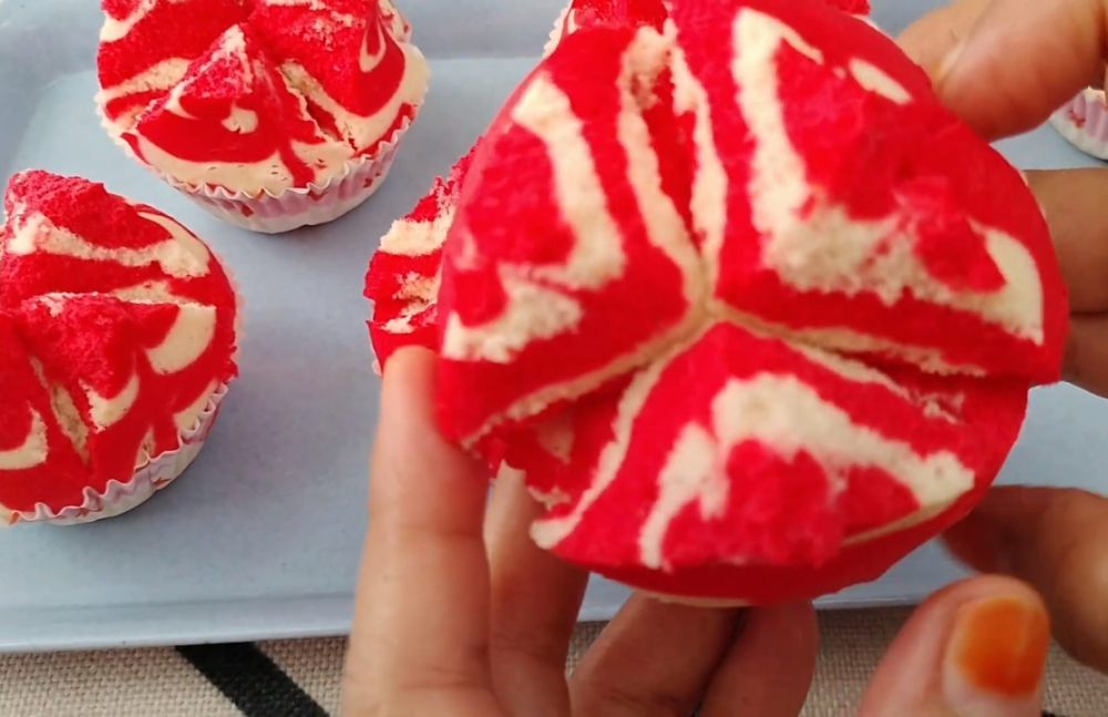 Resep Bolu Kukus Mekar Merah Putih, Cocok untuk Perayaan 17an