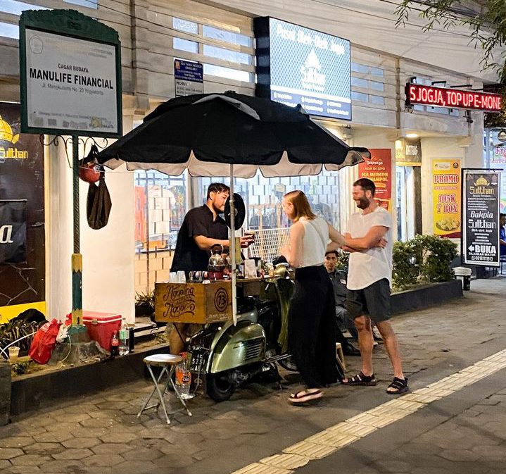 5 Street Coffee di Jogja, Sensasi Ngopi Unik di Tepi Jalan