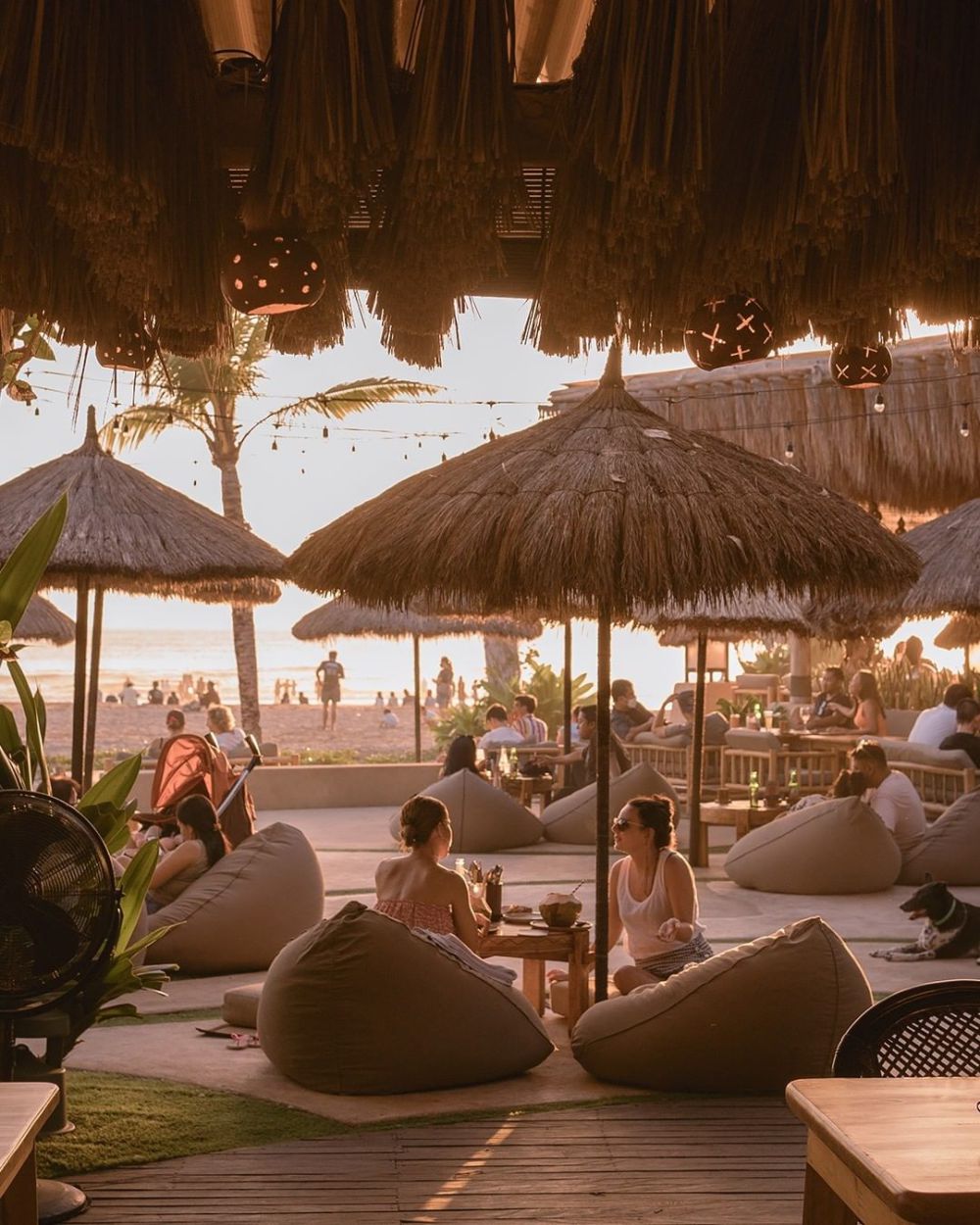 5 Beach Club Tepi Pantai di Seminyak, Chill Sampai Malam