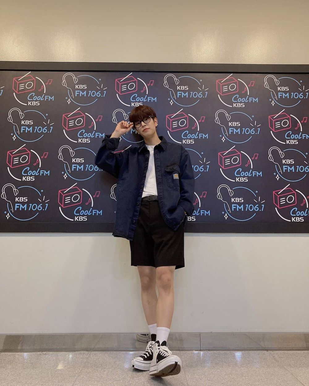 9 Mix and Match Outer Hitam ala Seungmin Stray Kids, Manly dan Modis!