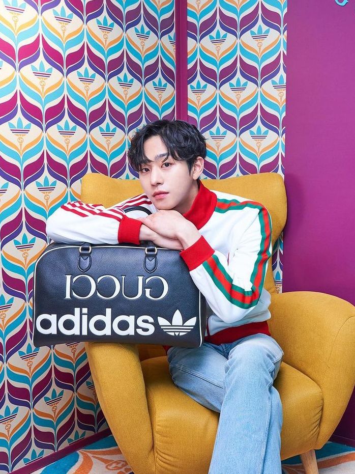 7 Inspirasi OOTD Colorful ala Ahn Hyo Seop, Playful Anti Boring!