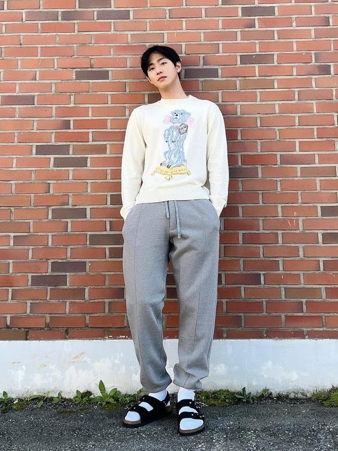 7 Ide Outfit Nuansa Abu-abu ala Ahn Hyo Seop, Effortlessly Stylish!