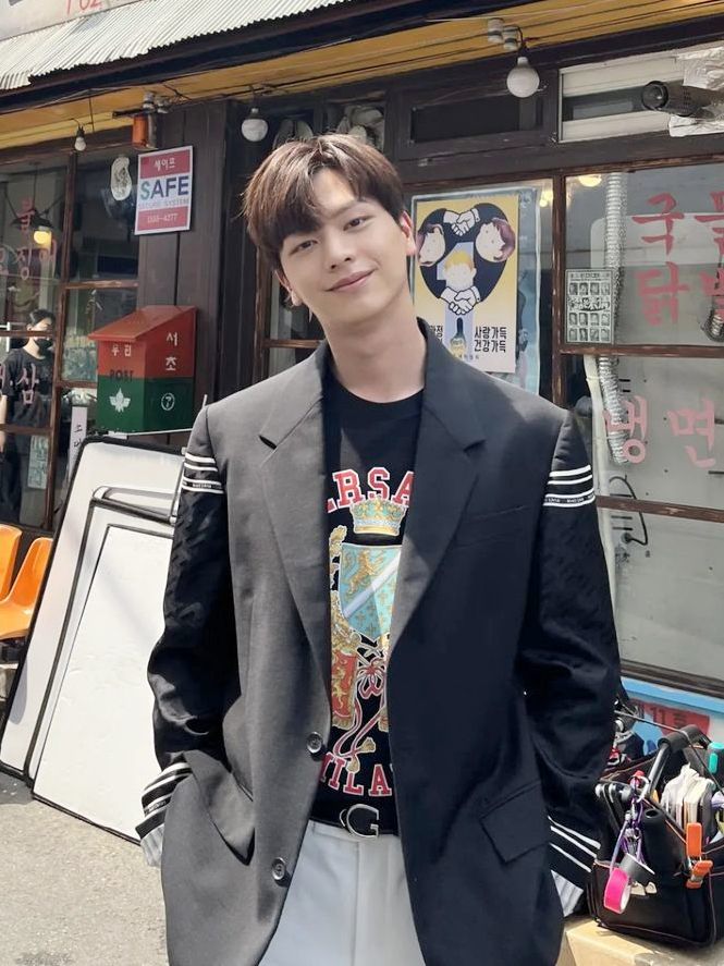 7 Ide OOTD Pakai Blazer ala Sungjae BTOB, Classy dan Stunning!