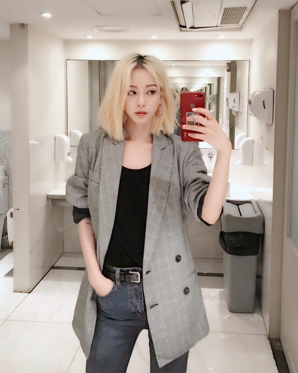 8 Mix and Match Outerwear ala Aktris Han Ye Seul, Gayanya Anti Boring