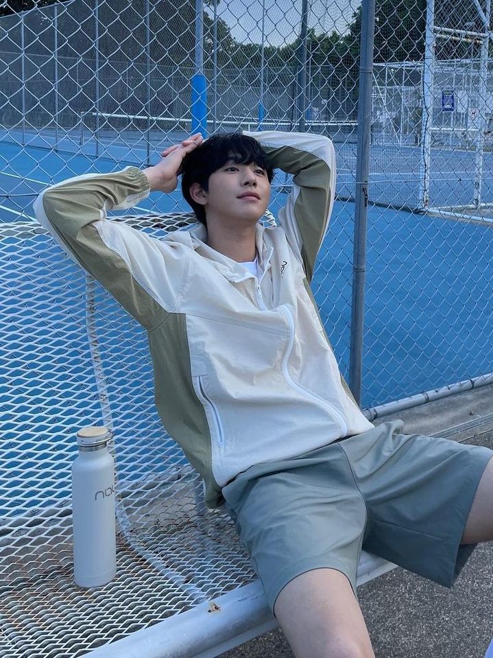 7 Ide Outfit Nuansa Abu-abu ala Ahn Hyo Seop, Effortlessly Stylish!