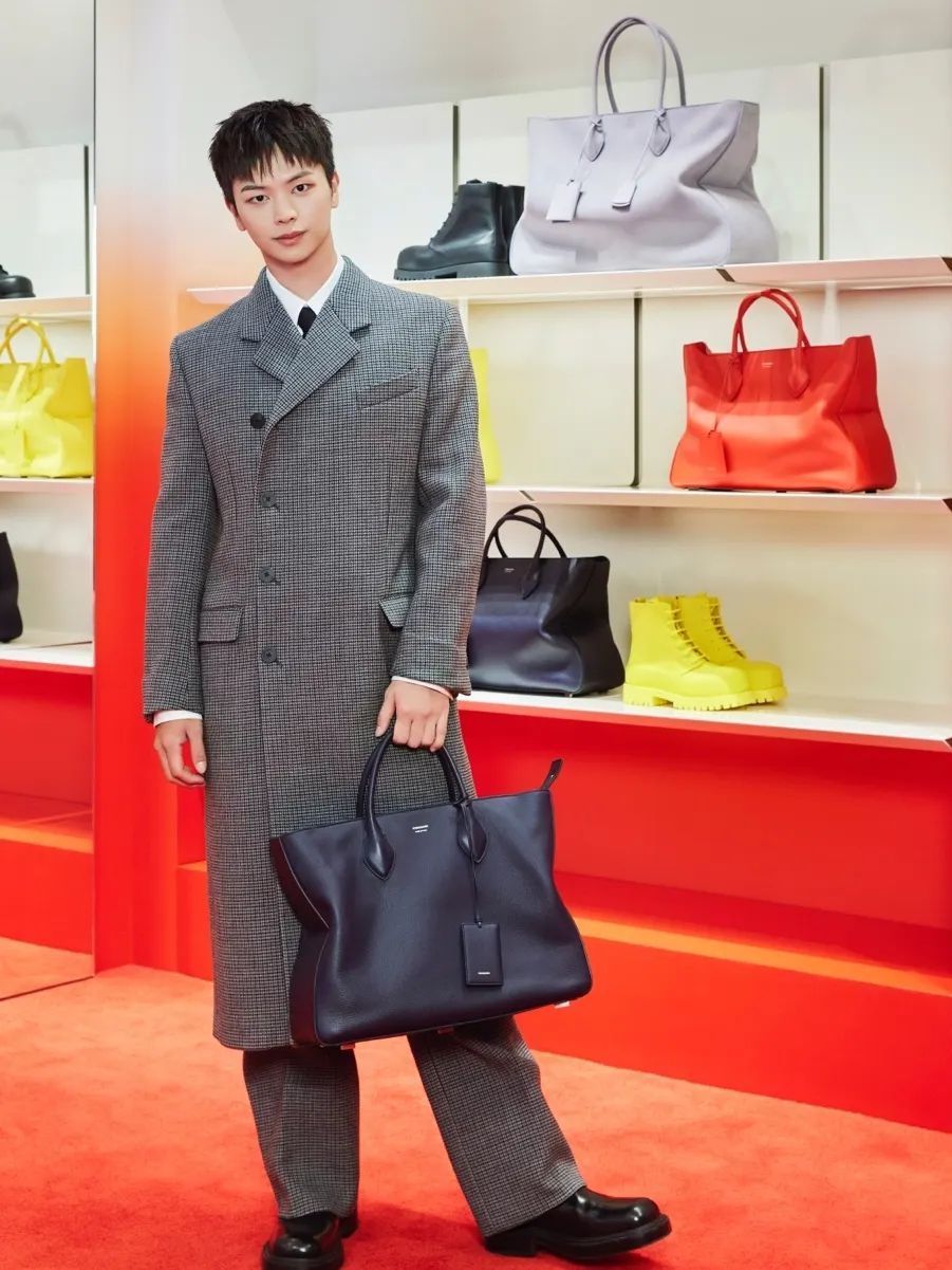 7 Ide OOTD Pakai Blazer ala Sungjae BTOB, Classy dan Stunning!