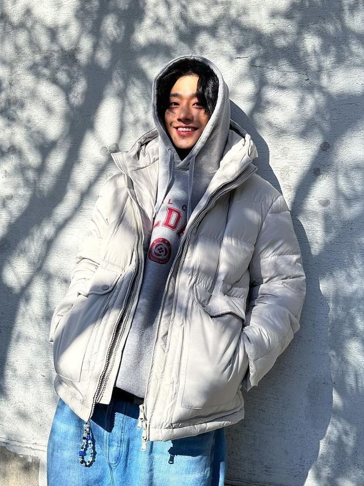 7 Ide Outfit Nuansa Abu-abu ala Ahn Hyo Seop, Effortlessly Stylish!