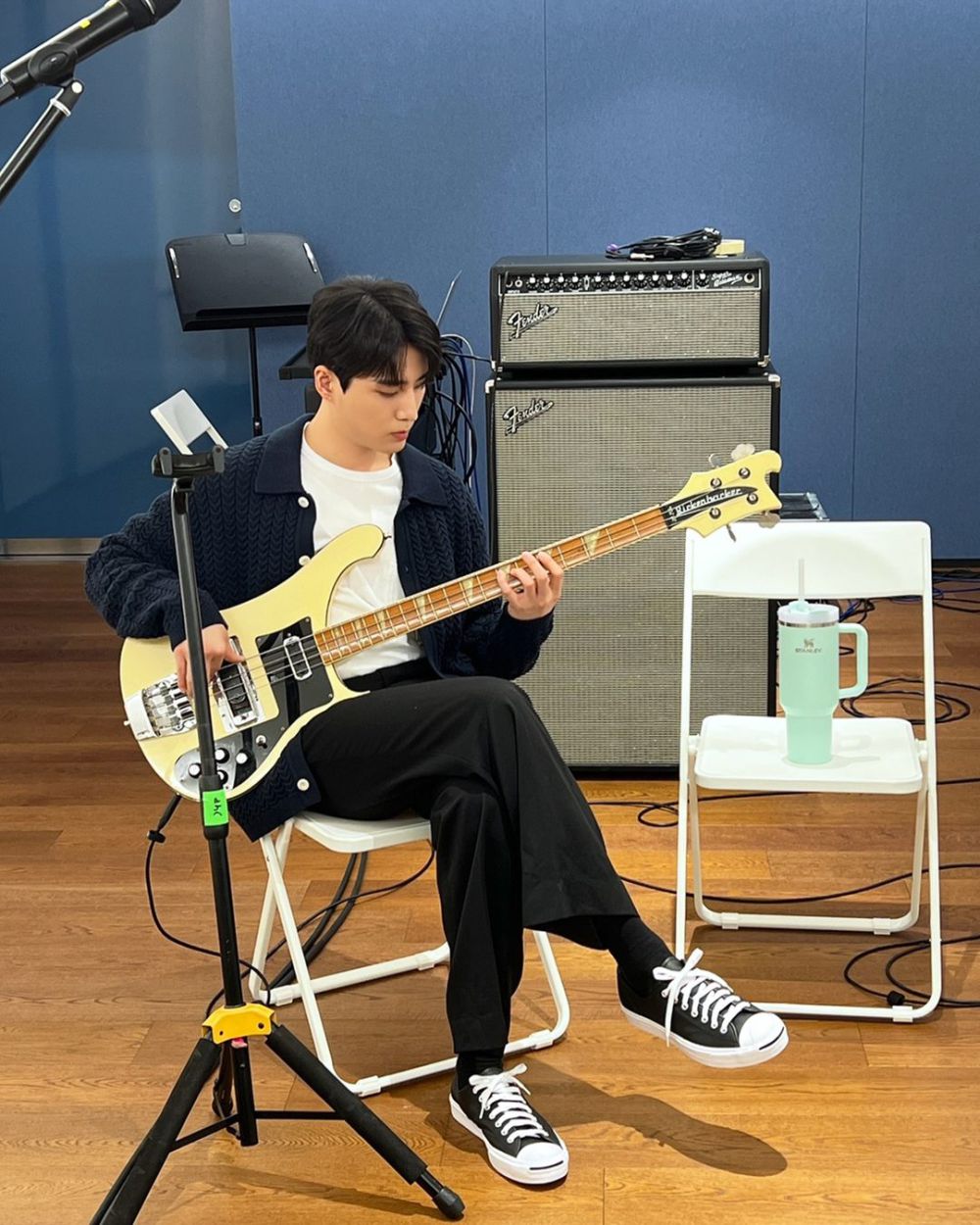 10 Ide Outfit Ngeband ala Young K Day6, Keren Tiada Dua!