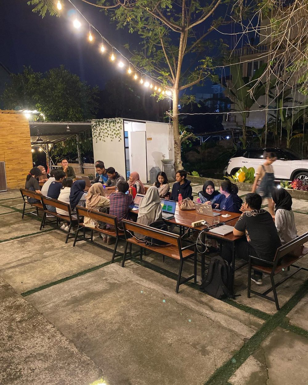 Tomo Kopi Jogja, Tempat Nongkrong View Sunset Jembatan UGM