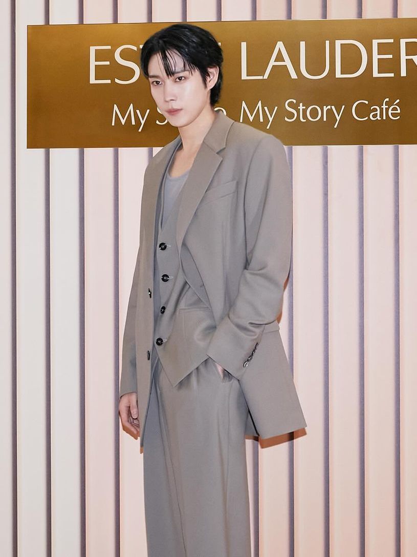 7 Inspirasi Outfit Abu-abu ala Kim Young Dae, Simpel dan Modern!