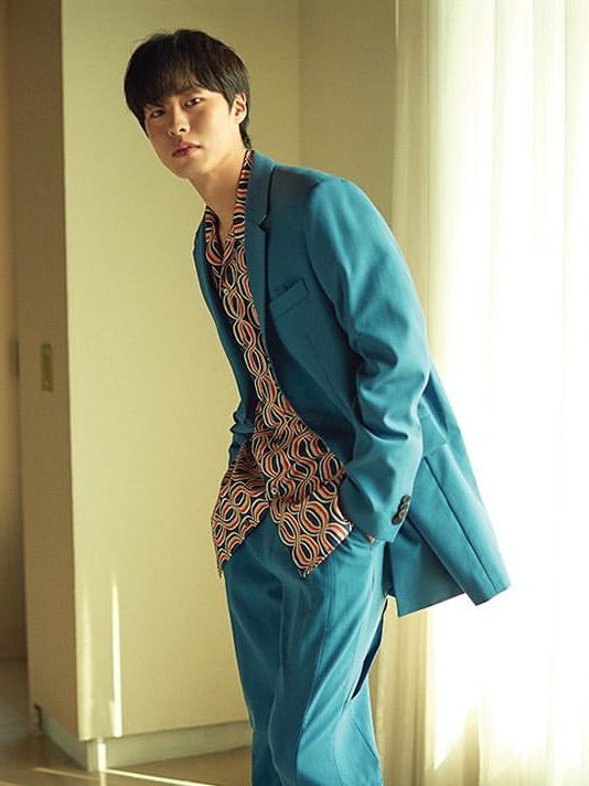 7 Inspirasi OOTD Colorful ala Lee Jae Wook, Segar Penuh Warna!