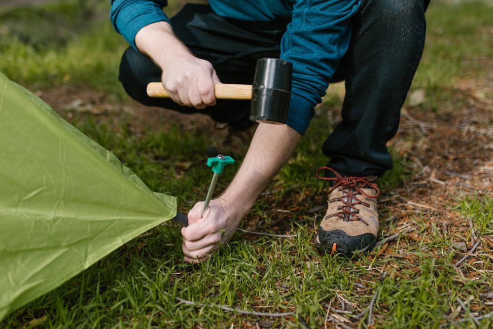 5 Tips Aman dan Bebas Gangguan saat Camping di Gunung atau Hutan