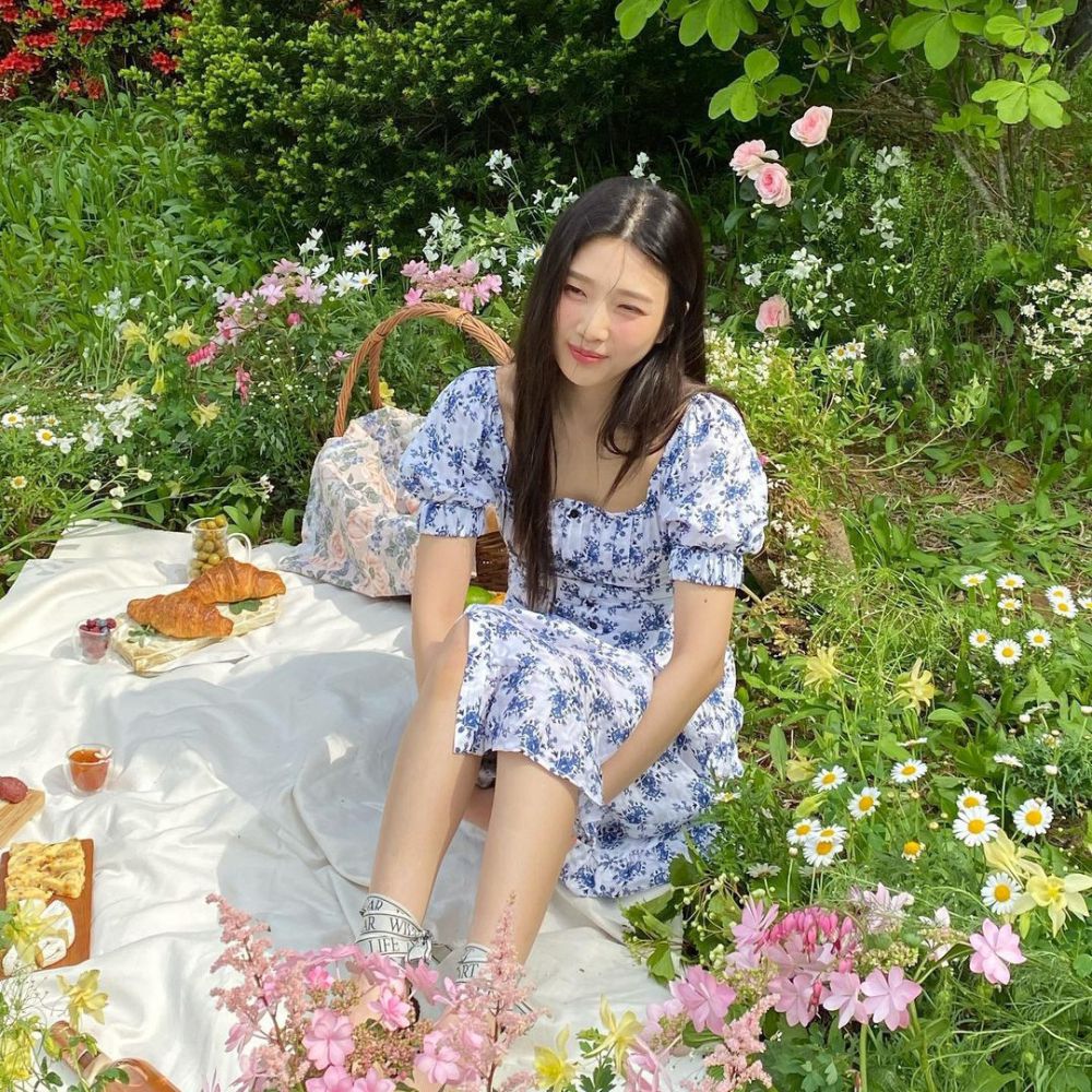 9 Padu Padan Floral Dress ala Joy Red Velvet, Girly!