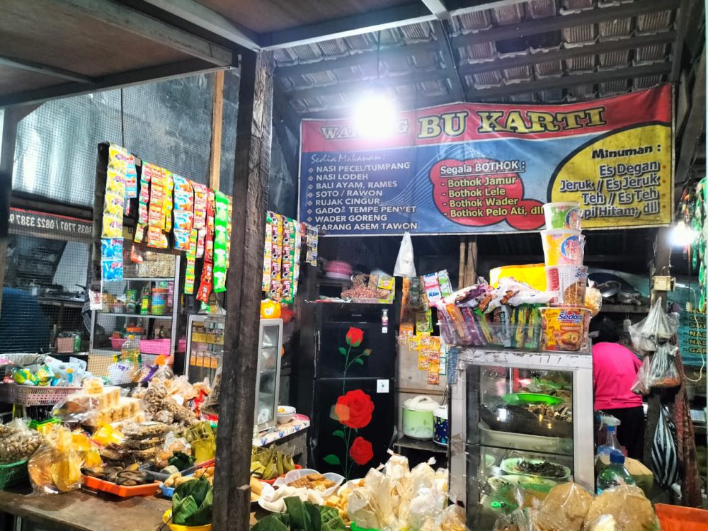 Kuliner Ekstrem di Taman Hidangan Kana Gua Maria Puhsarang