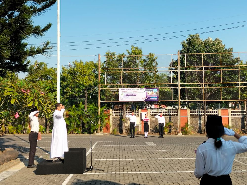 Jemaah Gereja Sakramen Mahakudus Gelar Upacara HUT RI ke-79