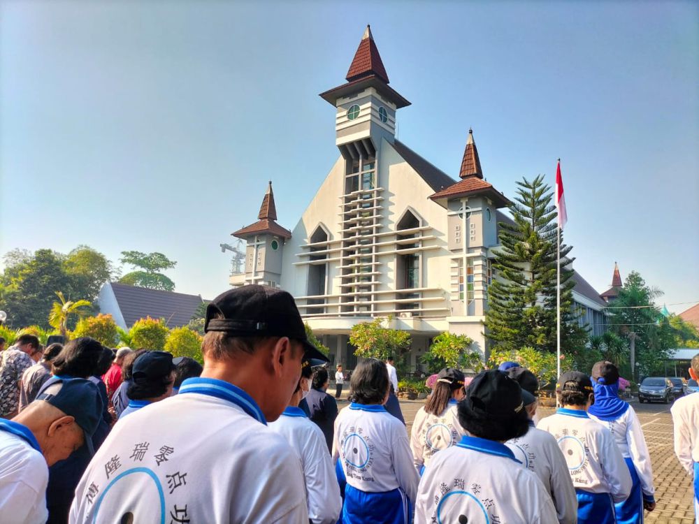 Jemaah Gereja Sakramen Mahakudus Gelar Upacara HUT RI ke-79